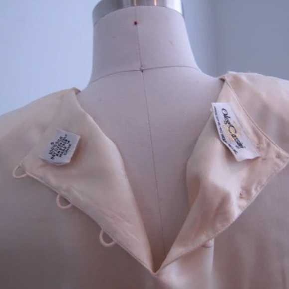 1980’s Cream Silk Oleg Cassini Blouse with Piping - Picture 4 of 4